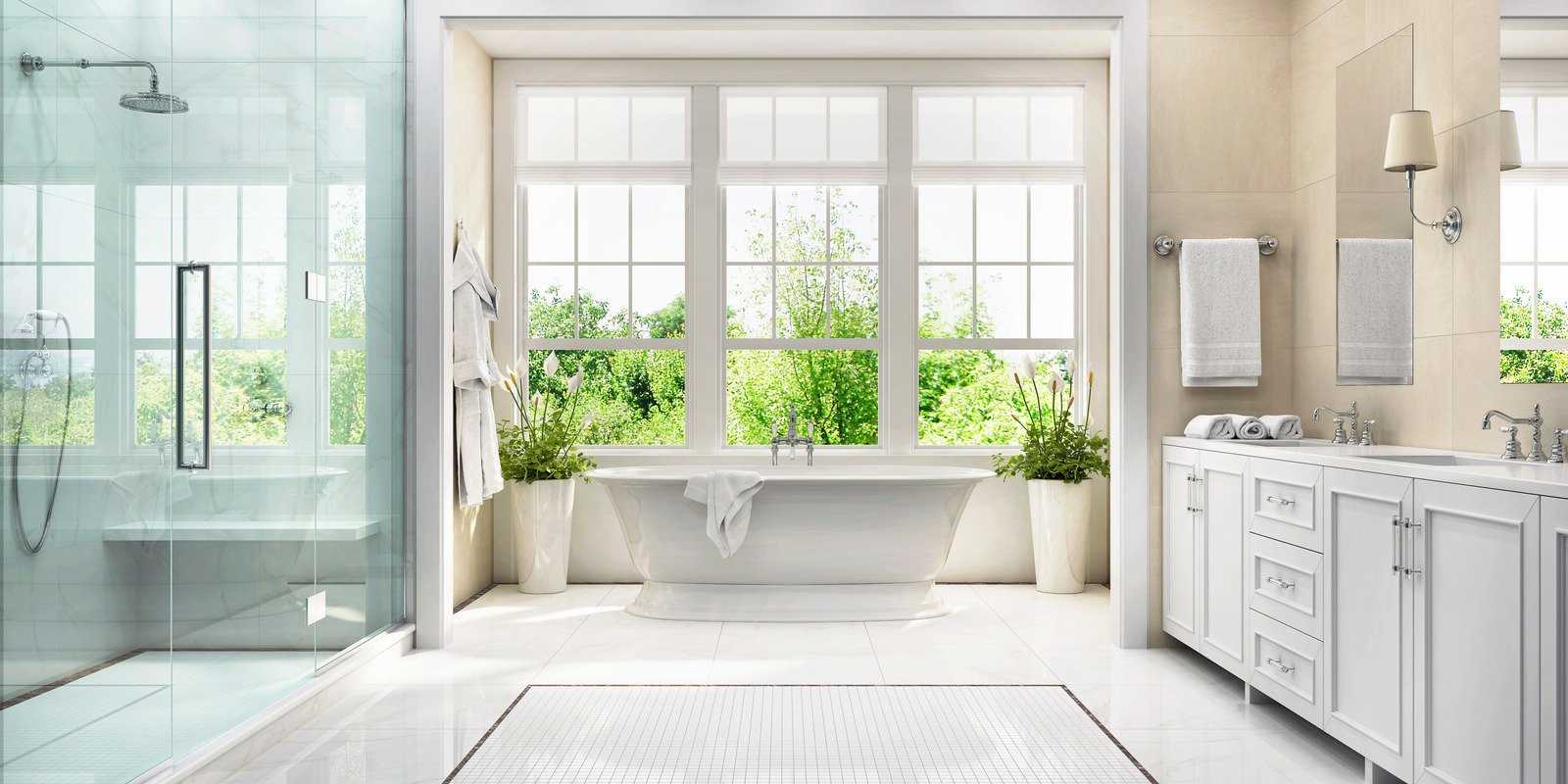 biała łazienka z dużym oknem