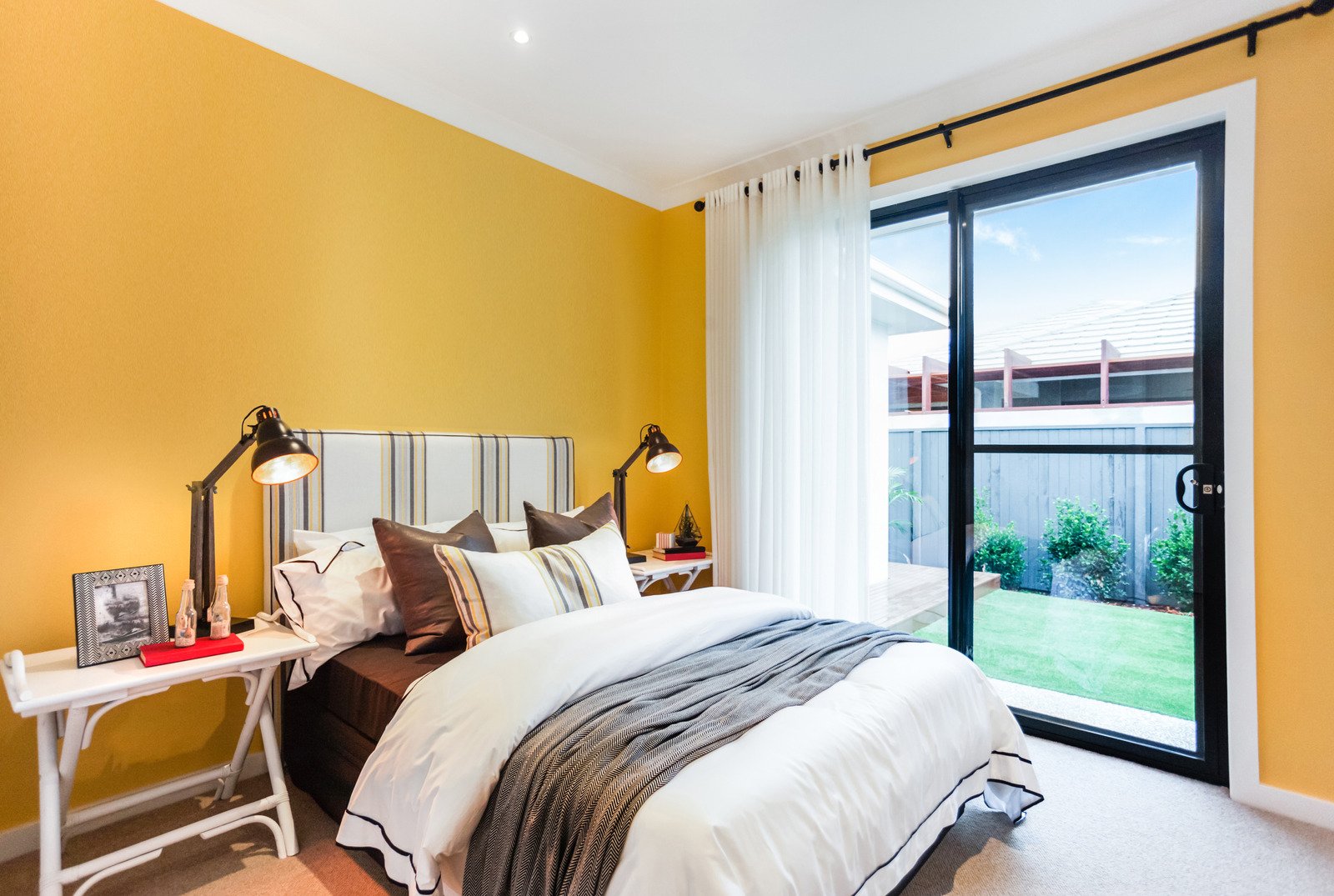 Projekt sypialni w barwach żółci
