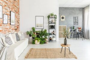 wnętrze budynku z wkomponowanymi roślinami